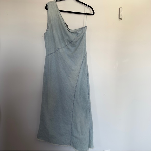☁️🌿 NWT ZARA One-Shoulder Denim Midi Dress – Size XL - Picture 2 of 5